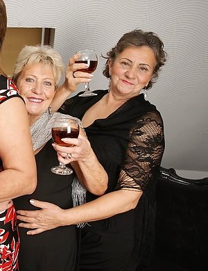 hot lesbian party