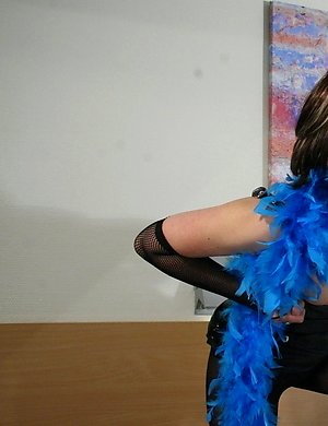 Check out this horny mature slut play with herself